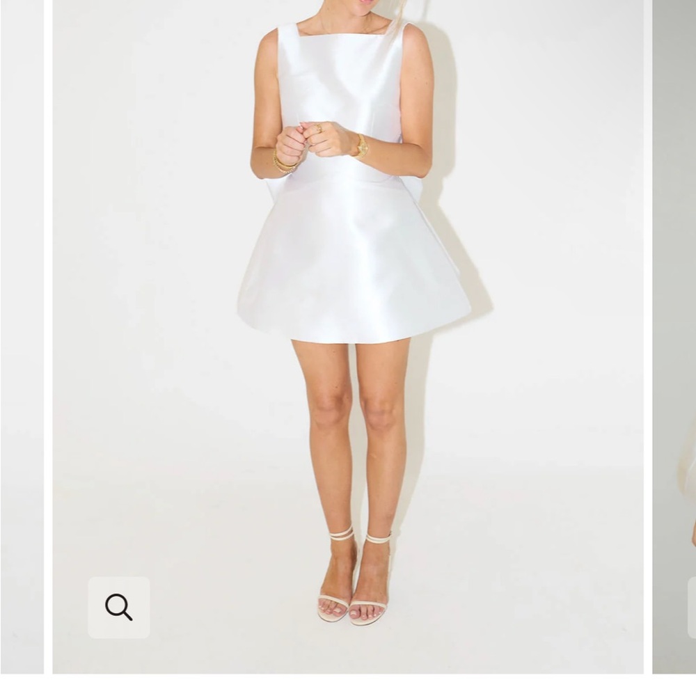 Elegant White Sleeveless Dress